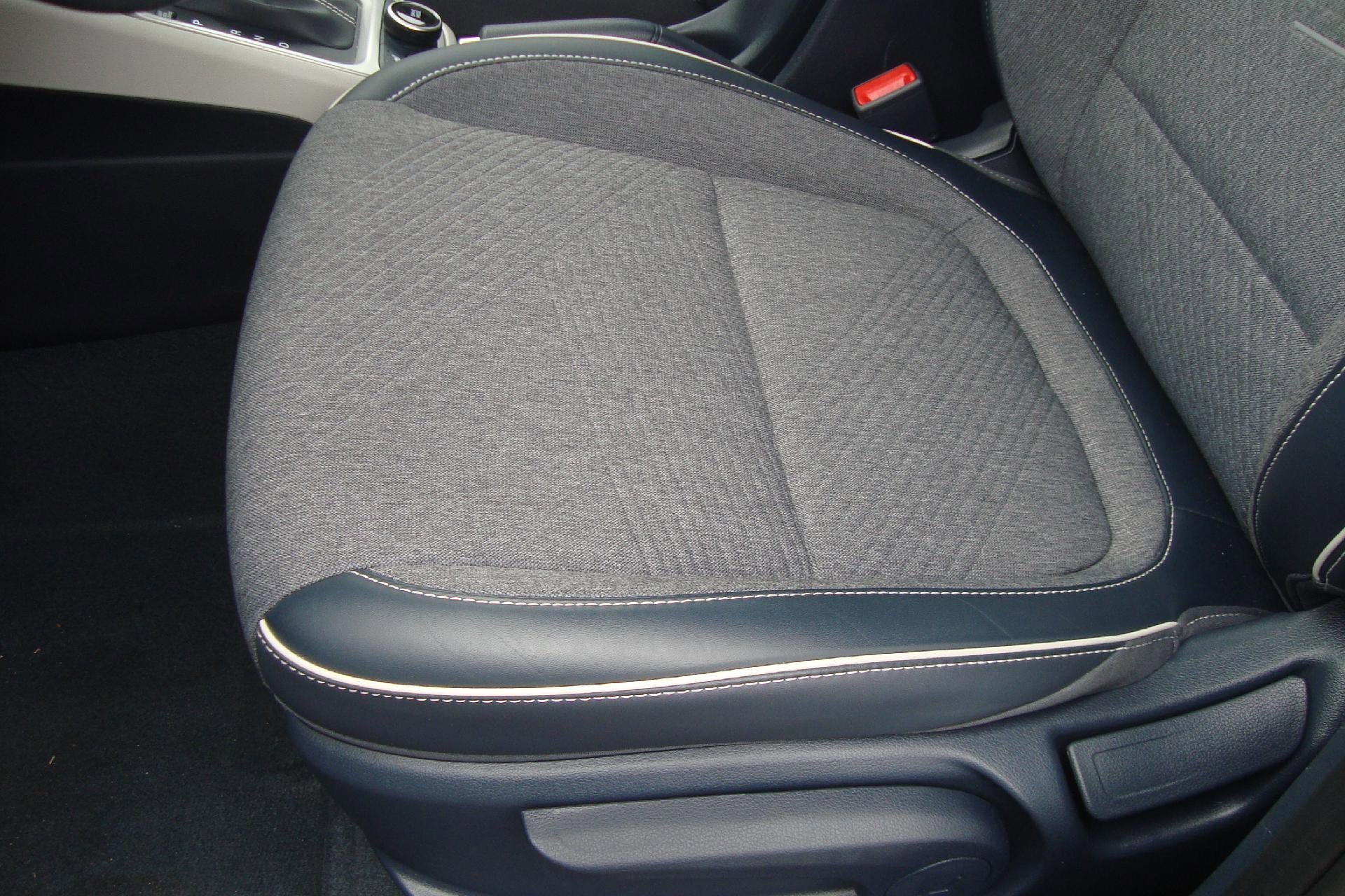 Used 2023 Hyundai Venue Limited w/ Cargo Package FWD image 8