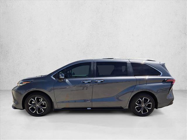 Used 2025 Toyota Sienna Platinum AWD/4WD image 9