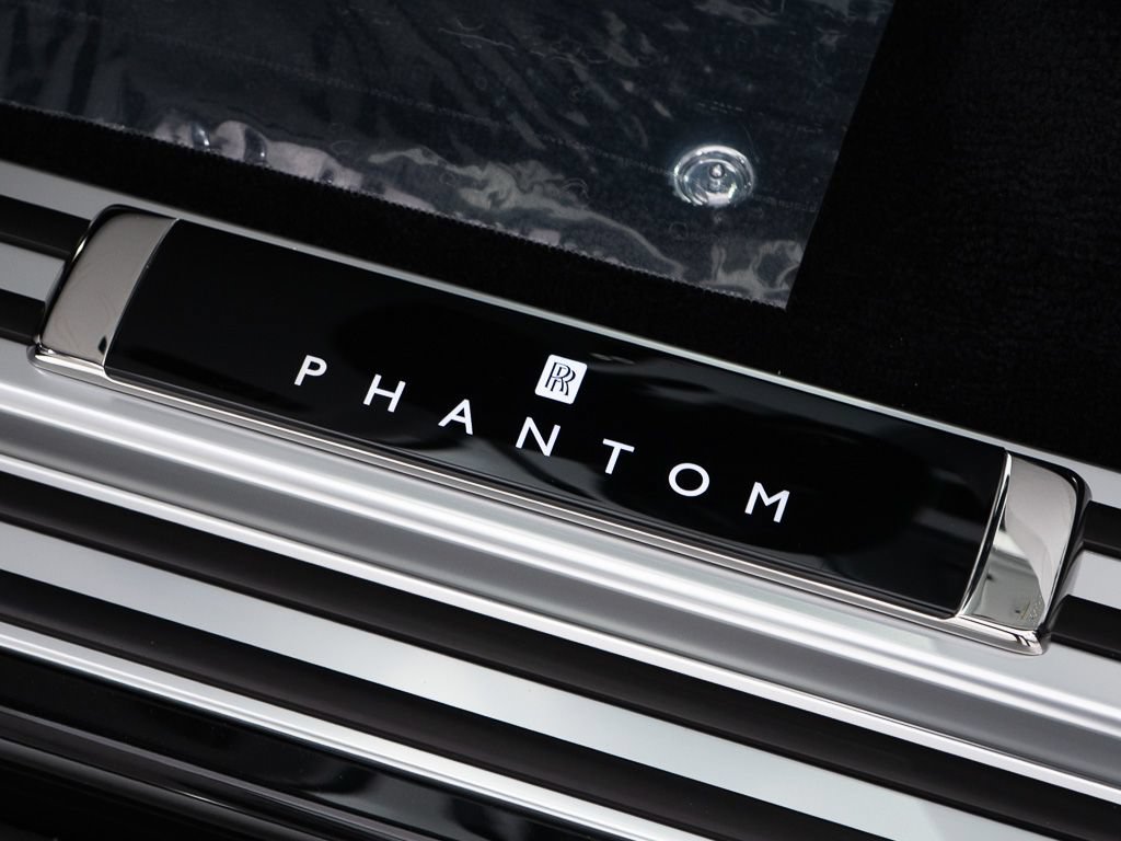 Certified 2026 Rolls-Royce Phantom Sedan w/ Leather Finishing Pack RWD image 14