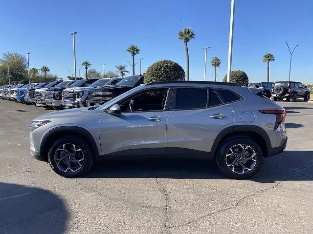 Used 2025 Chevrolet Trax LT w/ Driver Confidence Package FWD image 4