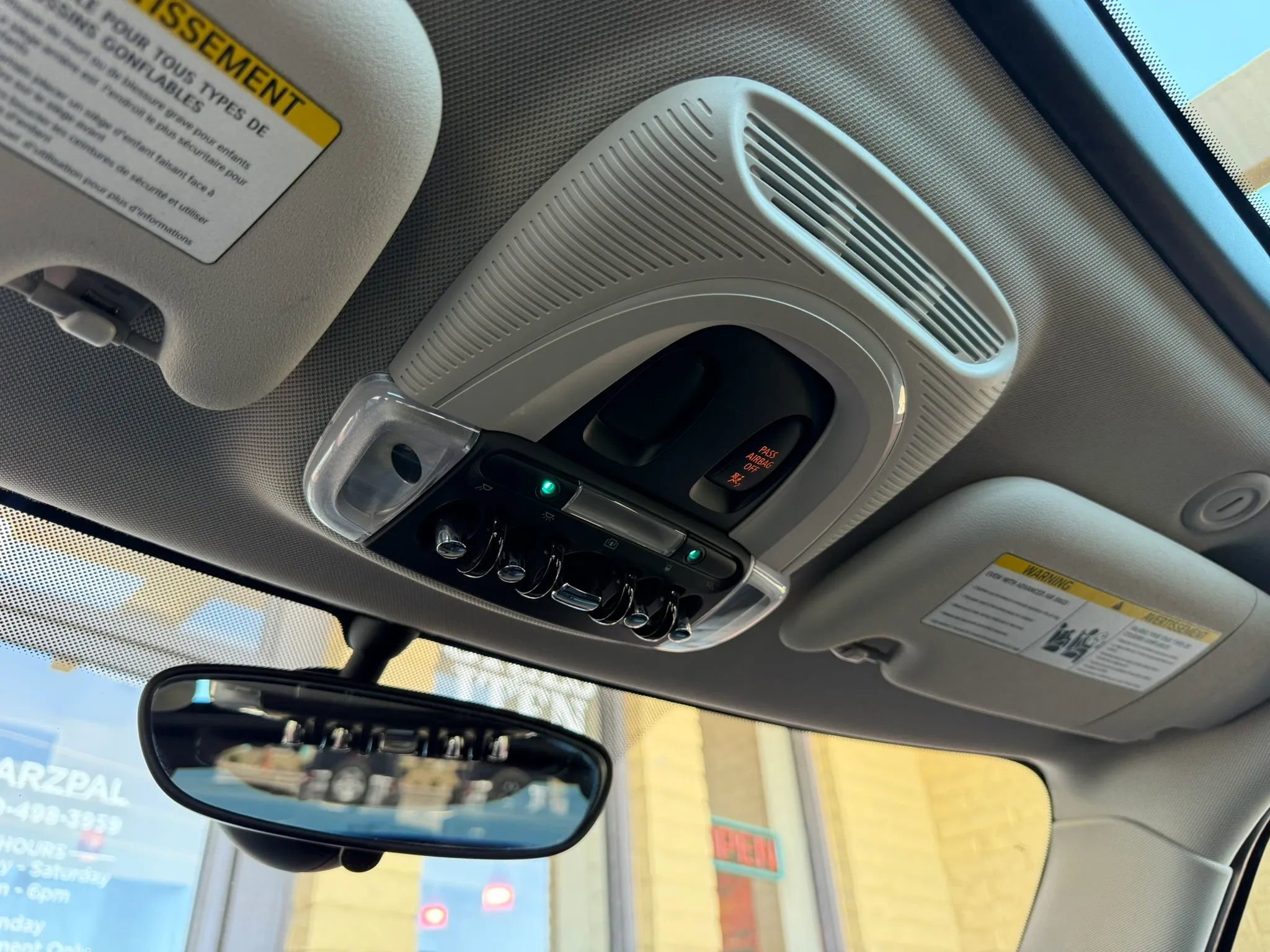 Used 2015 MINI Cooper 4-Door Hardtop image 35