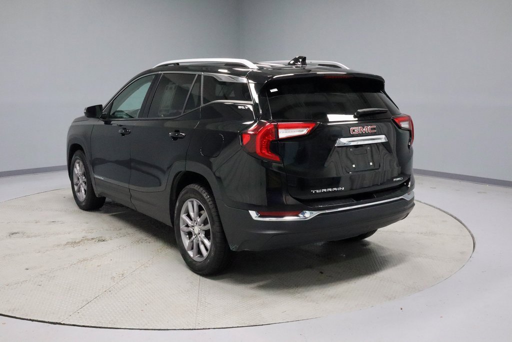 Used 2024 GMC Terrain SLT image 8