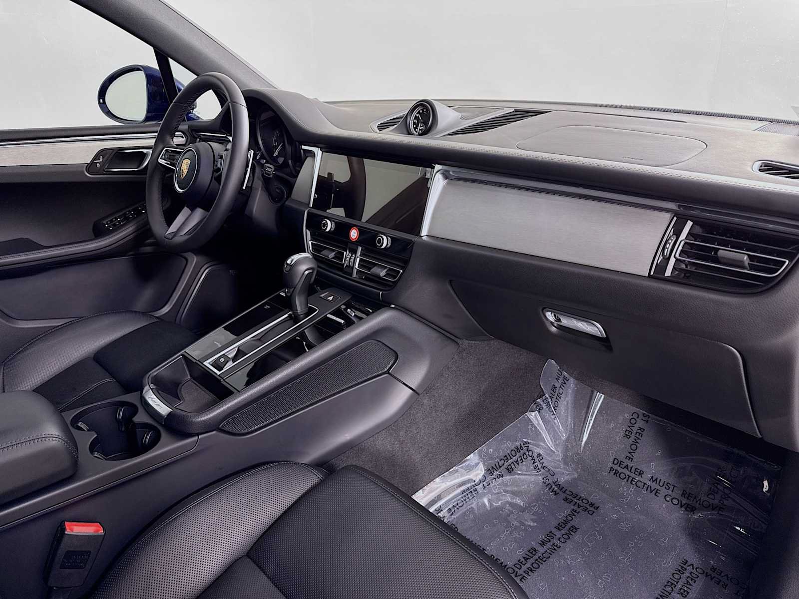 Certified 2026 Porsche Macan AWD/4WD image 30