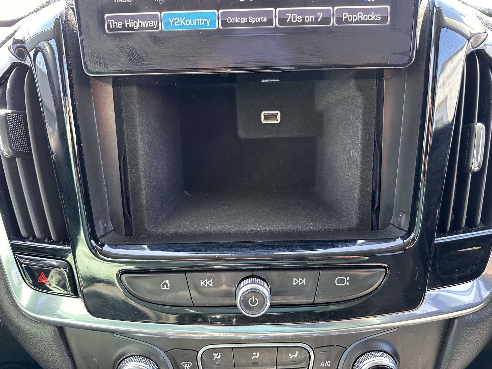 Used 2018 Chevrolet Traverse LT AWD/4WD image 24