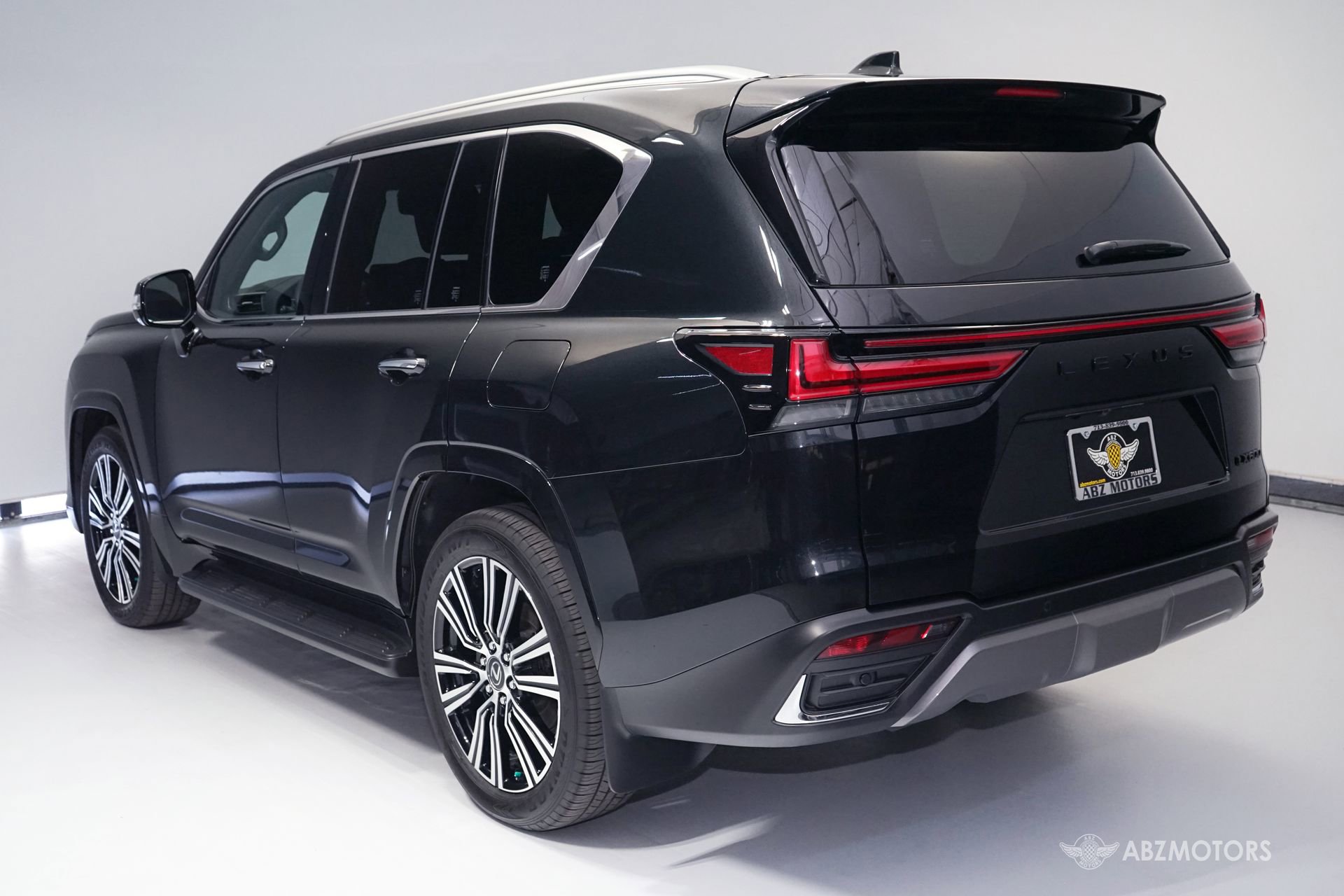 Used 2025 Lexus LX 600 4WD w/ Accessory Package (2T) image 7