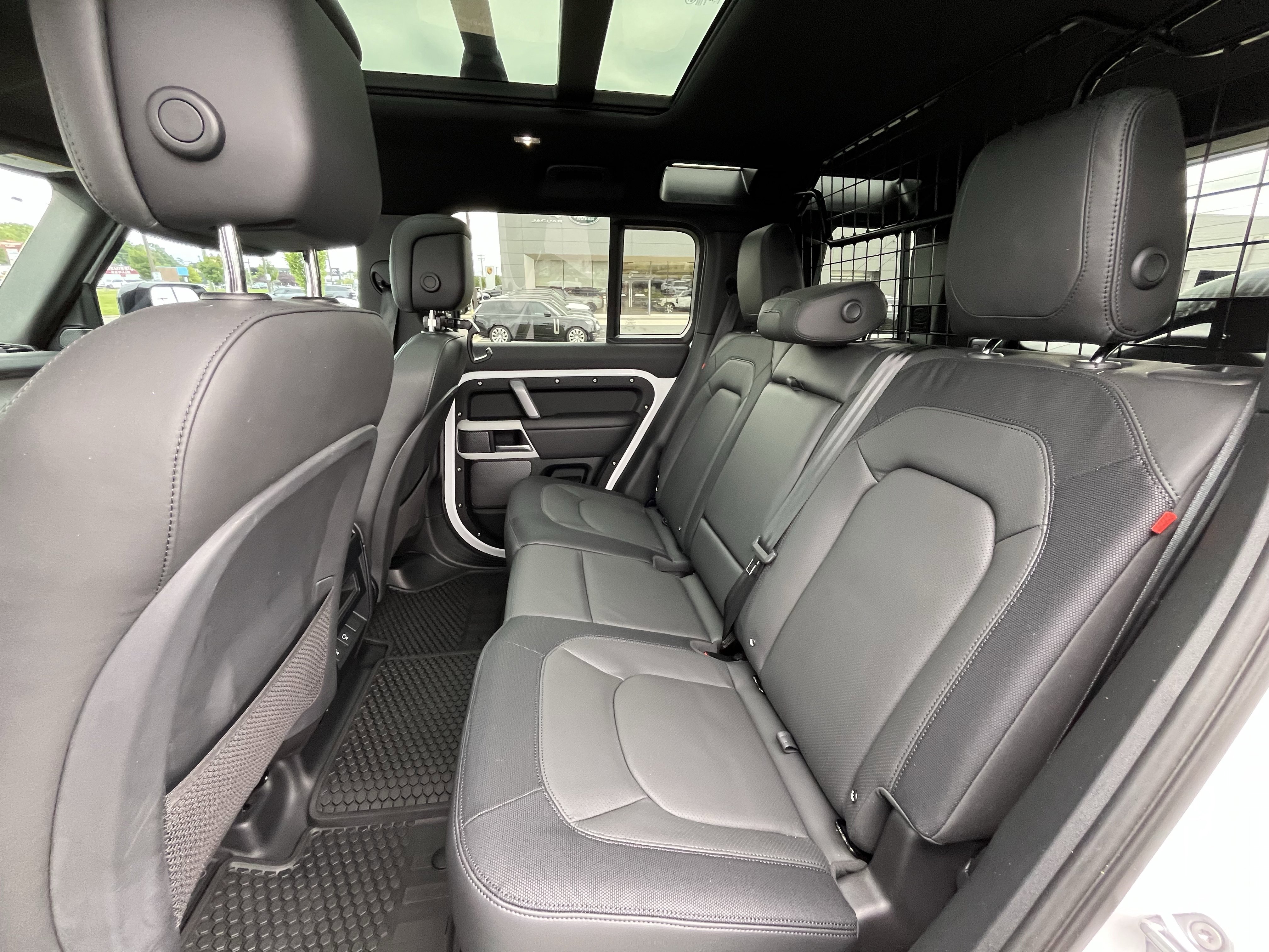 Certified 2024 Land Rover Defender 110 X-Dynamic SE AWD/4WD image 32