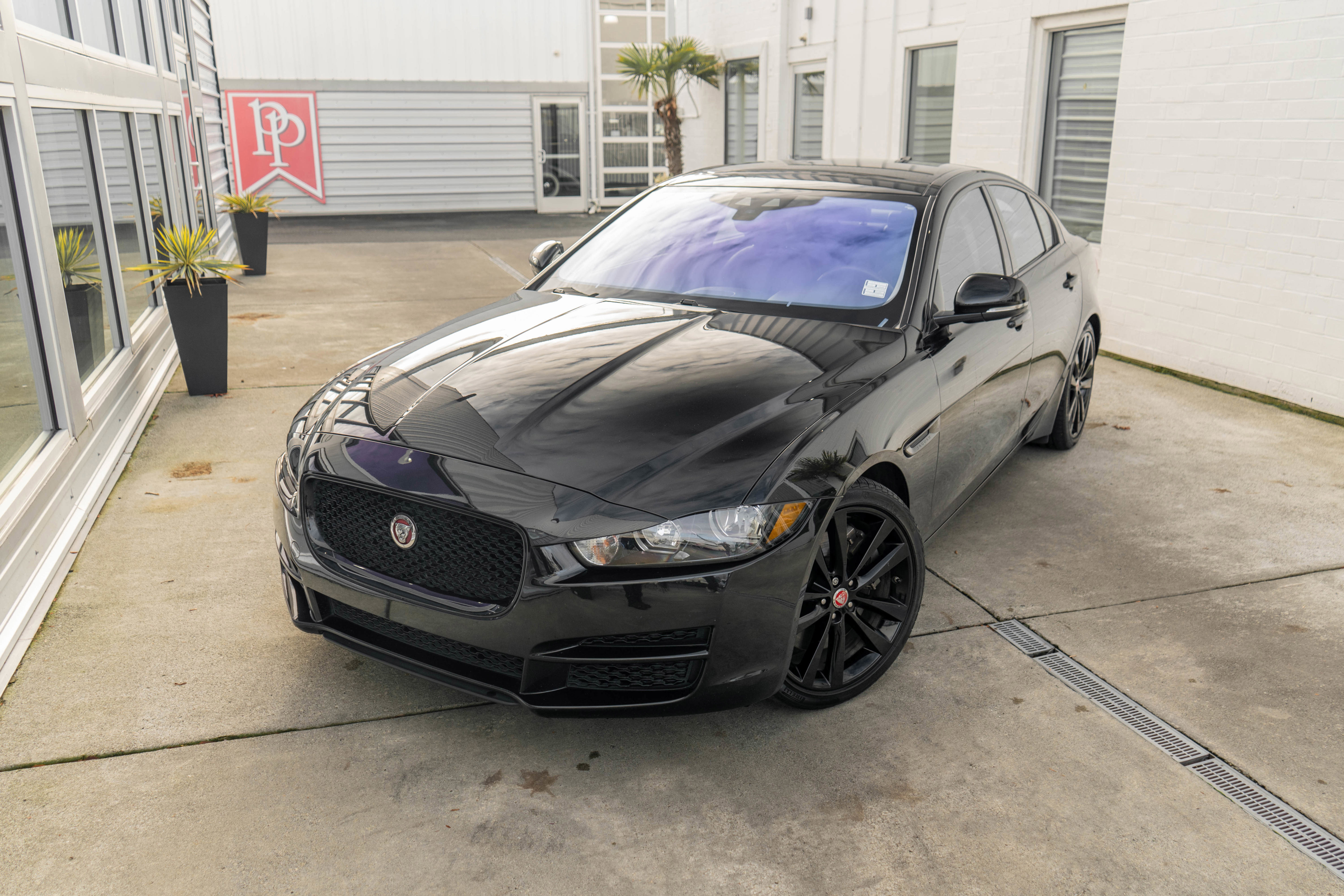 Used 2018 Jaguar XE Prestige image 3