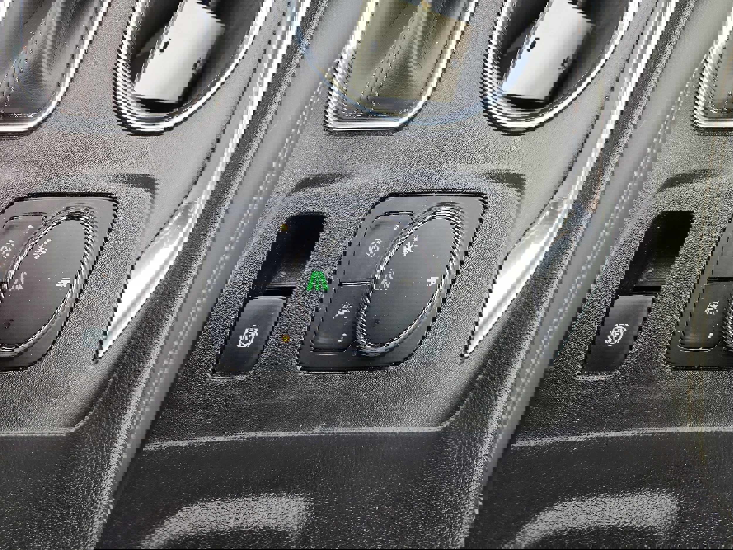 Used 2023 Chevrolet Traverse Premier w/ LPO, Cargo Package image 29