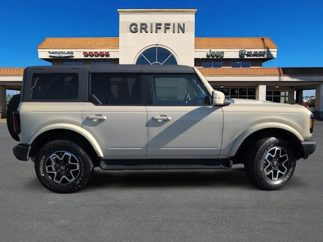 Used 2025 Ford Bronco Outer Banks AWD/4WD image 3