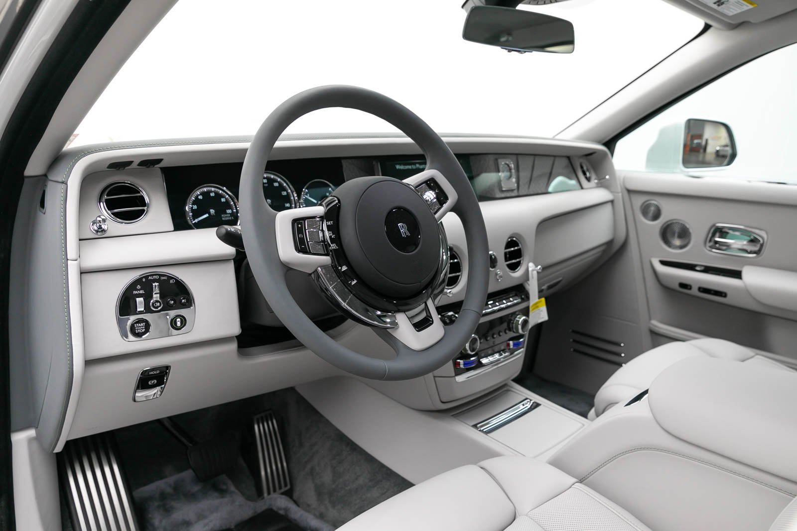 Used 2024 Rolls-Royce Phantom Extended Wheelbase w/ Leather Finishing Pack image 15