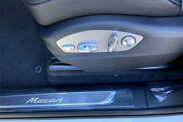 Certified 2026 Porsche Macan AWD/4WD image 31