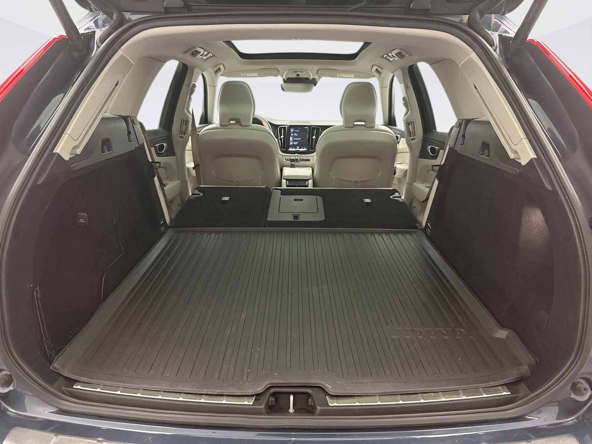 Used 2020 Volvo XC60 T6 Inscription w/ Protection Package Premier image 23