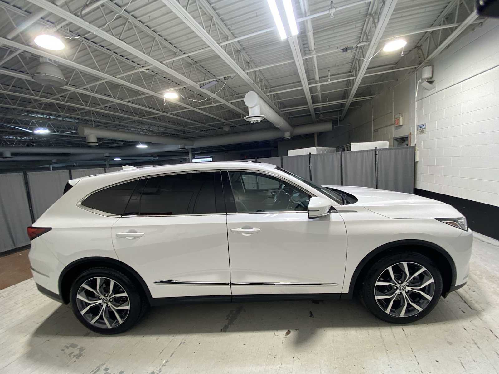 Certified 2024 Acura MDX SH-AWD w/ Technology Package image 27