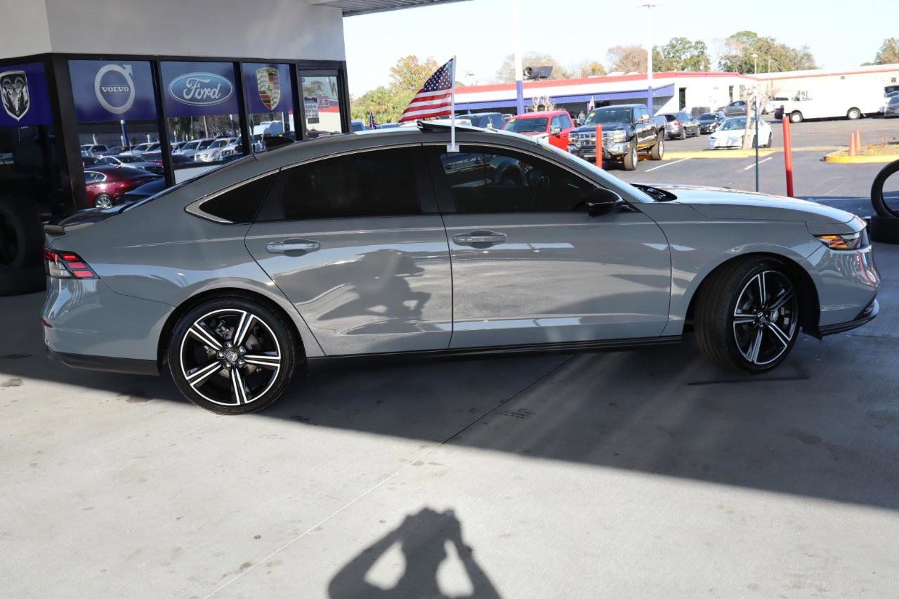 Used 2025 Honda Accord Sport image 4