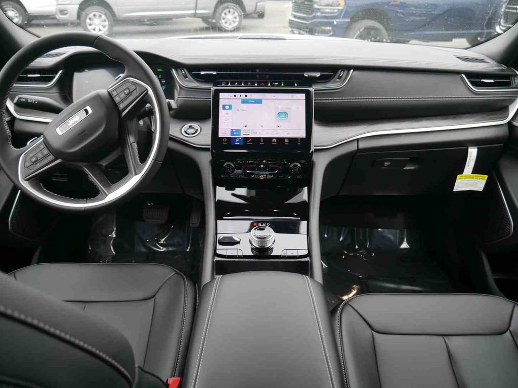 New 2025 Jeep Grand Cherokee Limited 4xe image 4