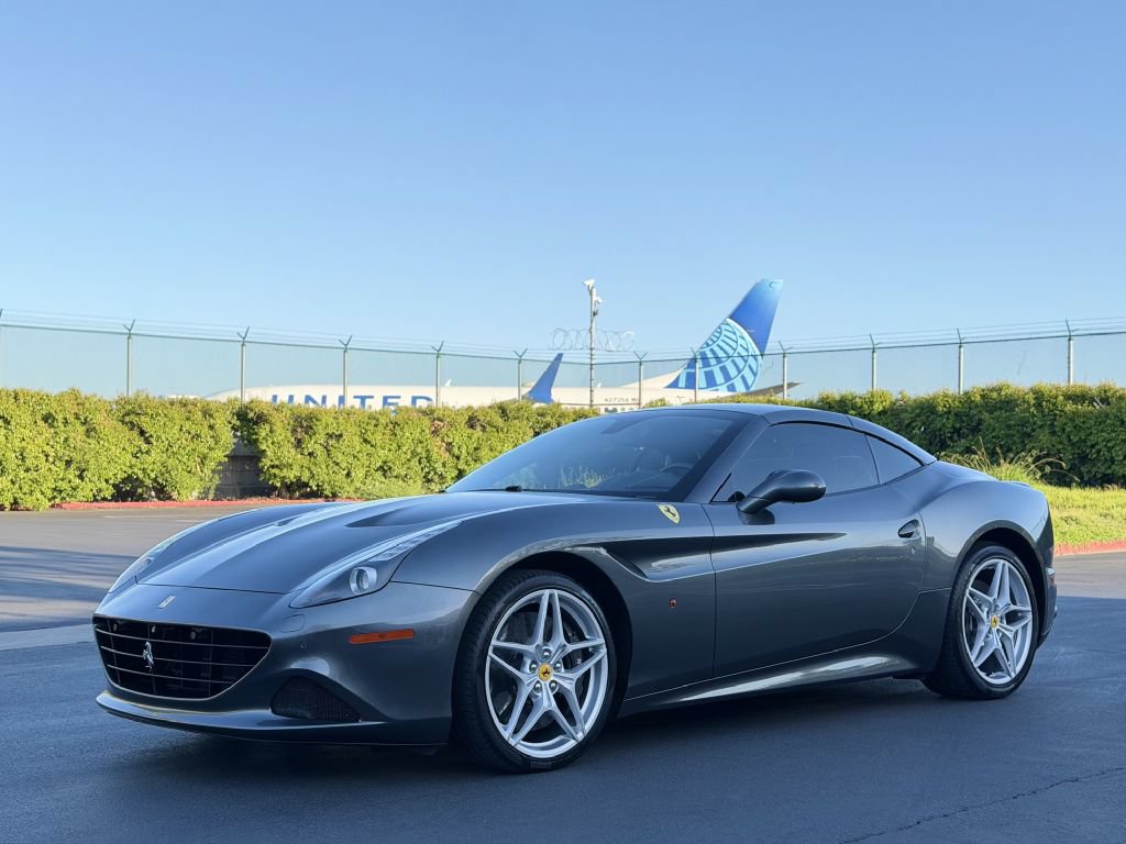Used 2016 Ferrari California T RWD image 4