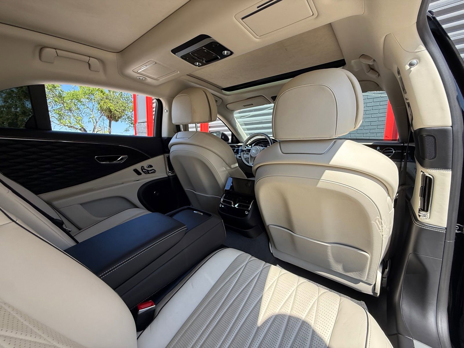 Used 2020 Bentley Flying Spur W12 image 23