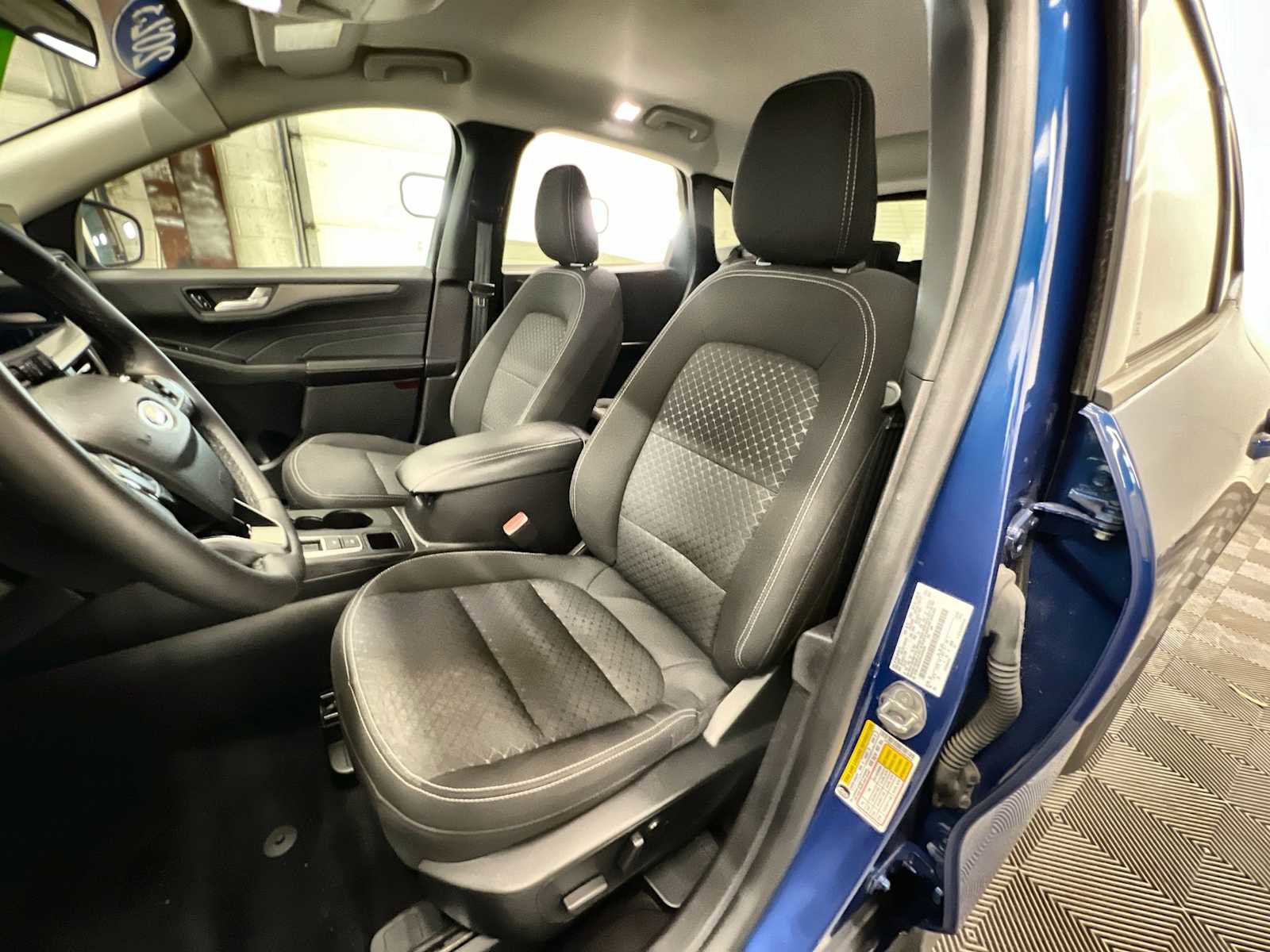 Used 2023 Ford Escape Active w/ Tech Pack #2 AWD/4WD image 13