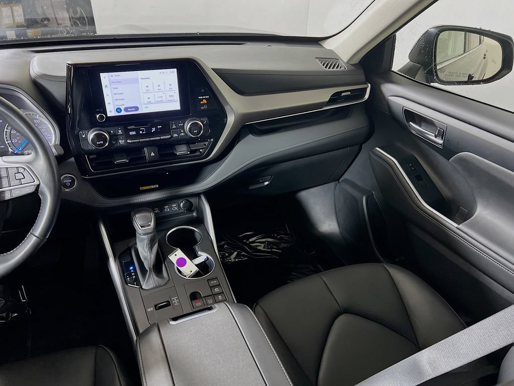 Used 2023 Toyota Highlander XLE AWD/4WD image 20