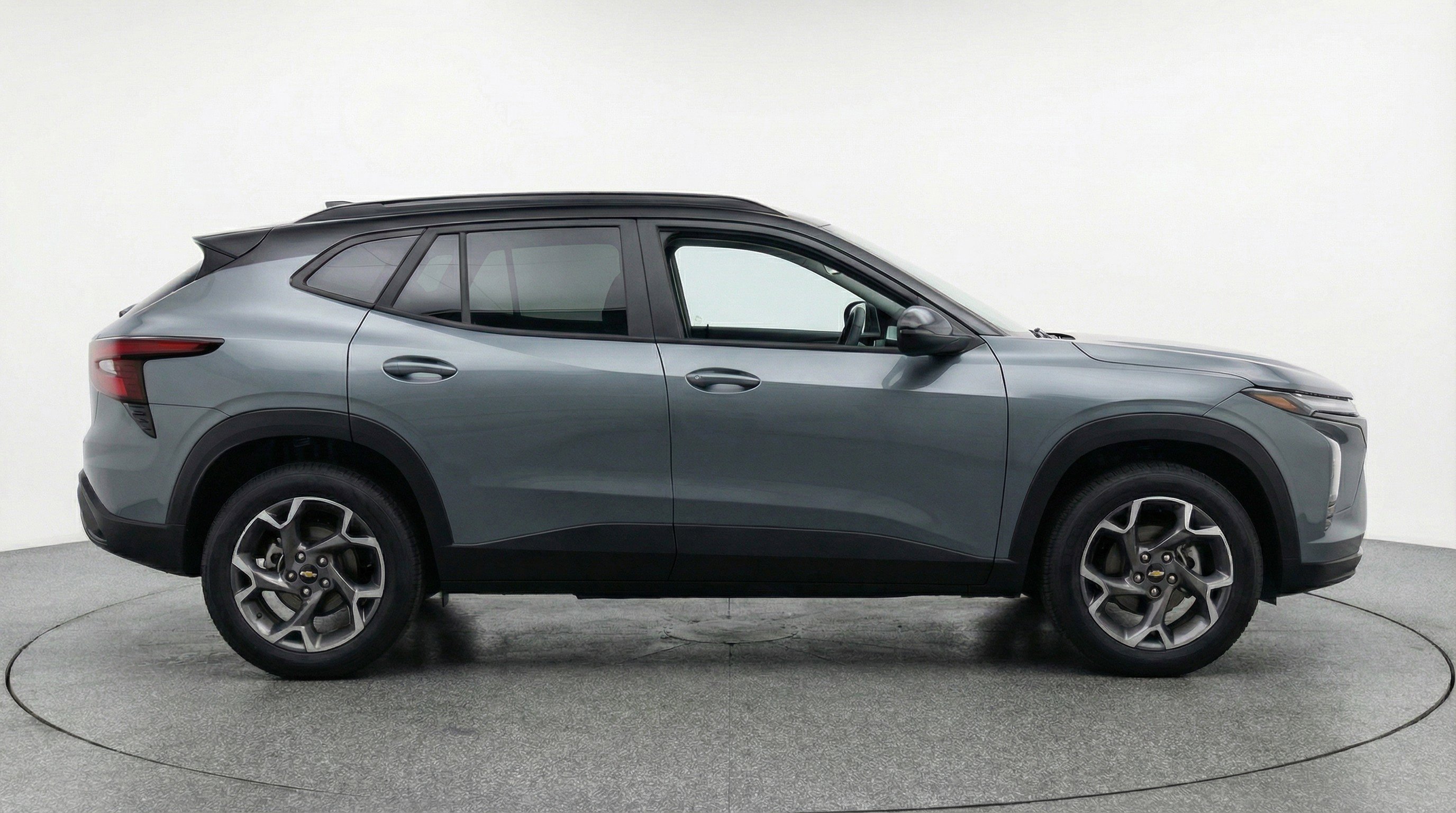 Used 2025 Chevrolet Trax LT image 11