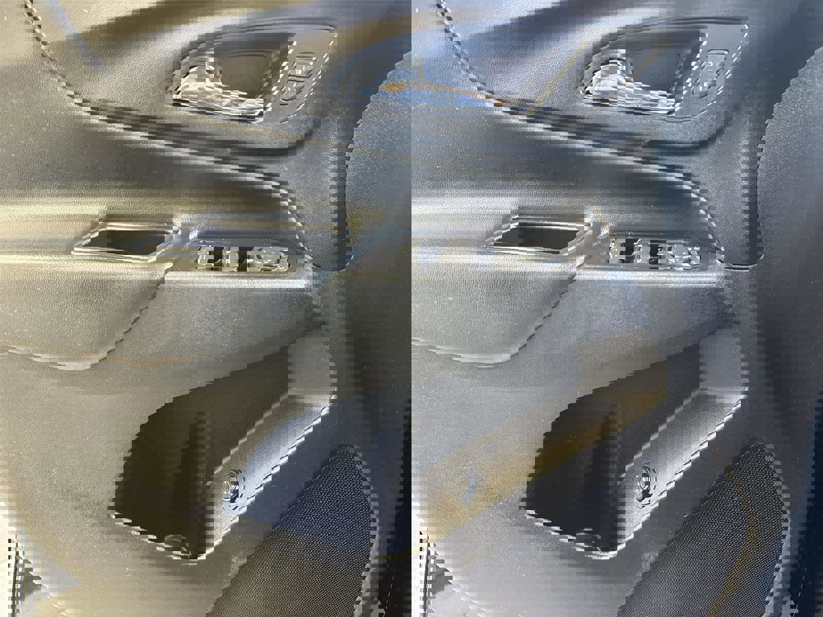 Used 2018 Chevrolet Equinox LT image 23