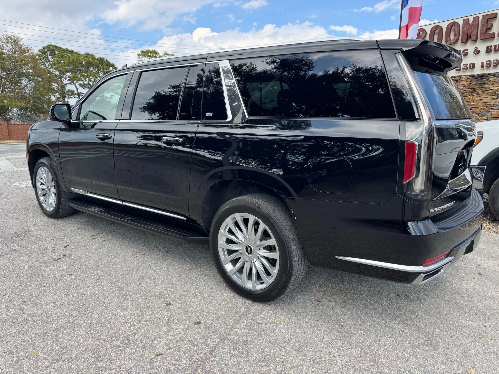 Used 2022 Cadillac Escalade ESV Luxury image 5