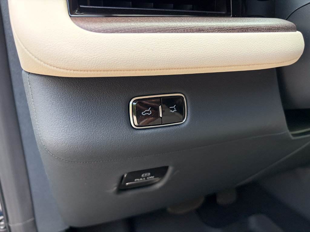 New 2027 Lincoln Navigator Premiere AWD/4WD image 13