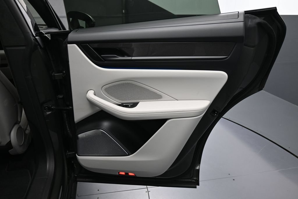 Certified 2025 Porsche Macan Turbo Electric AWD/4WD image 26