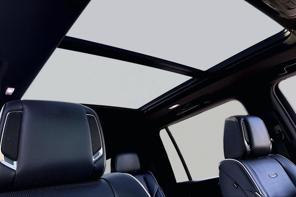 Used 2023 Cadillac Escalade ESV Premium Luxury AWD/4WD image 17