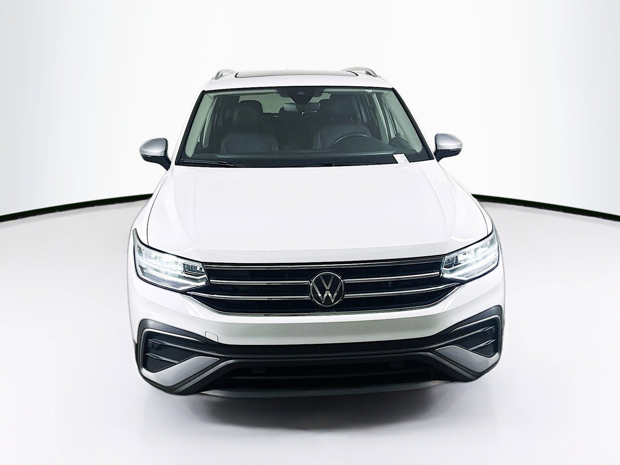 Used 2024 Volkswagen Tiguan Wolfsburg Edition image 2