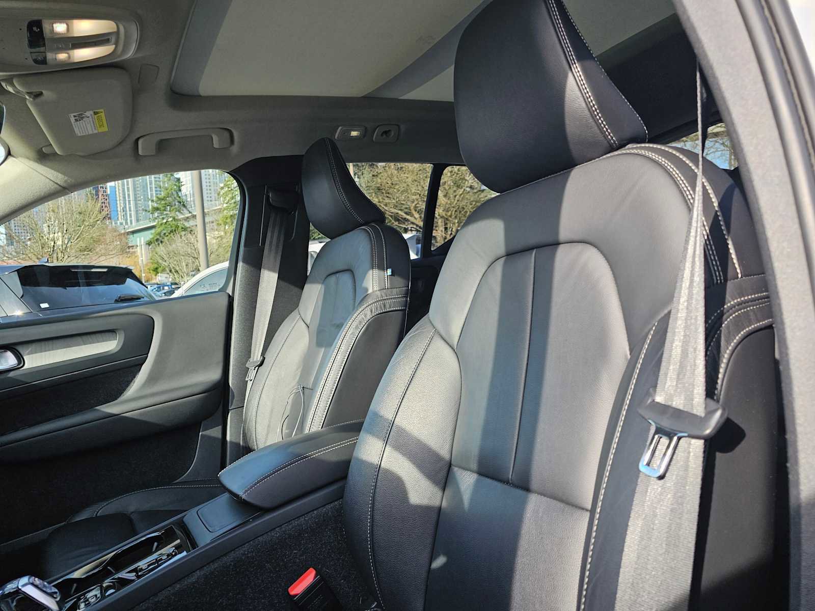 Used 2023 Volvo XC40 B4 Plus w/ Protection Package Premier FWD image 26