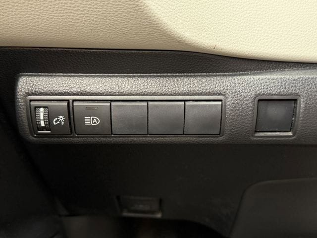Used 2021 Toyota Corolla LE FWD image 21