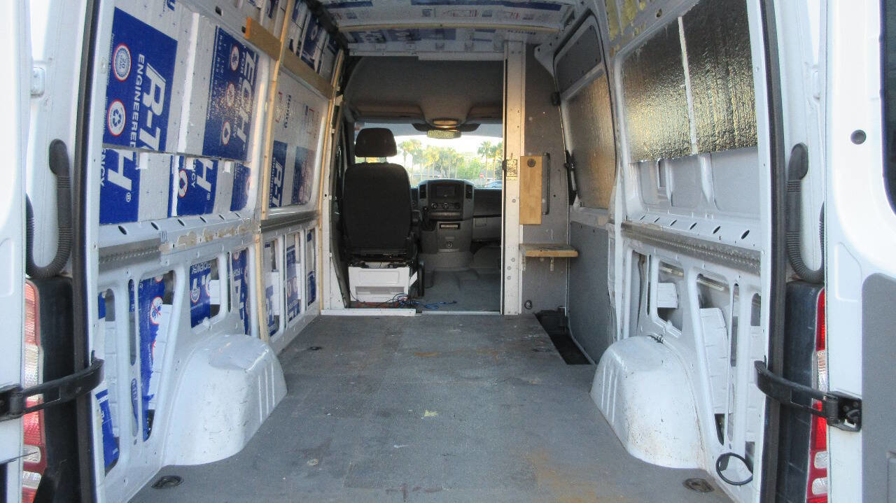 Used 2011 Freightliner Sprinter 2500 image 15