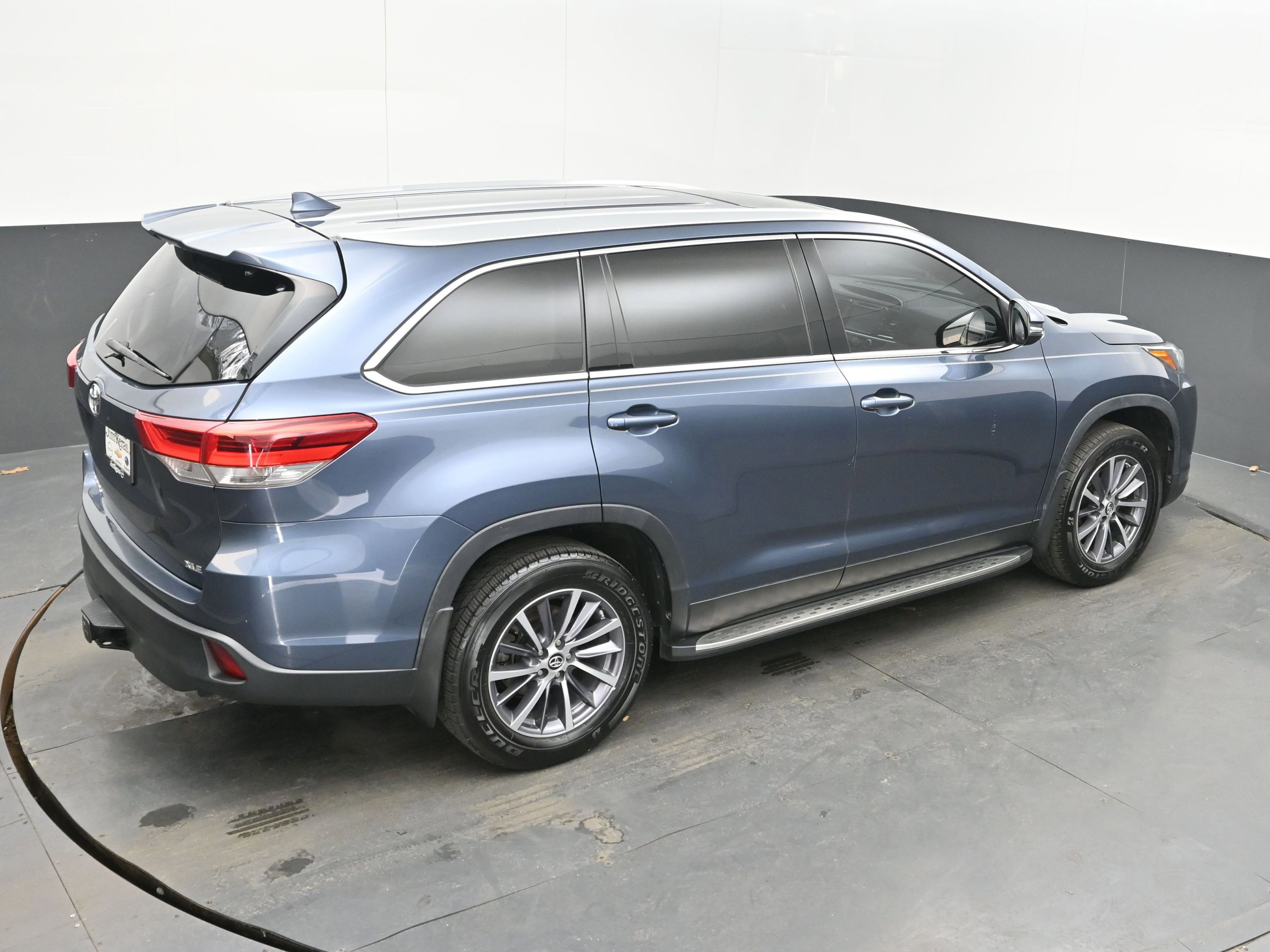 Used 2019 Toyota Highlander XLE image 23