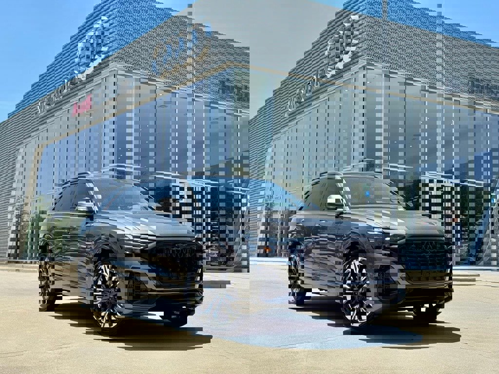 New 2025 Audi Q8 Premium Plus image 2