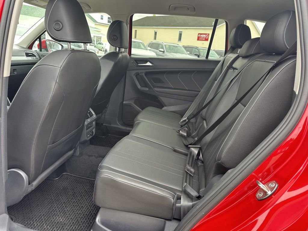 Used 2023 Volkswagen Tiguan SE image 32