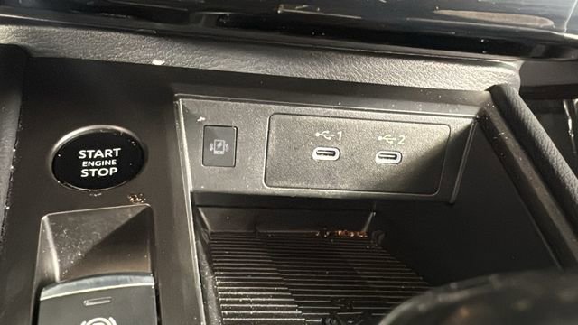 Certified 2025 Nissan Kicks SR image 28