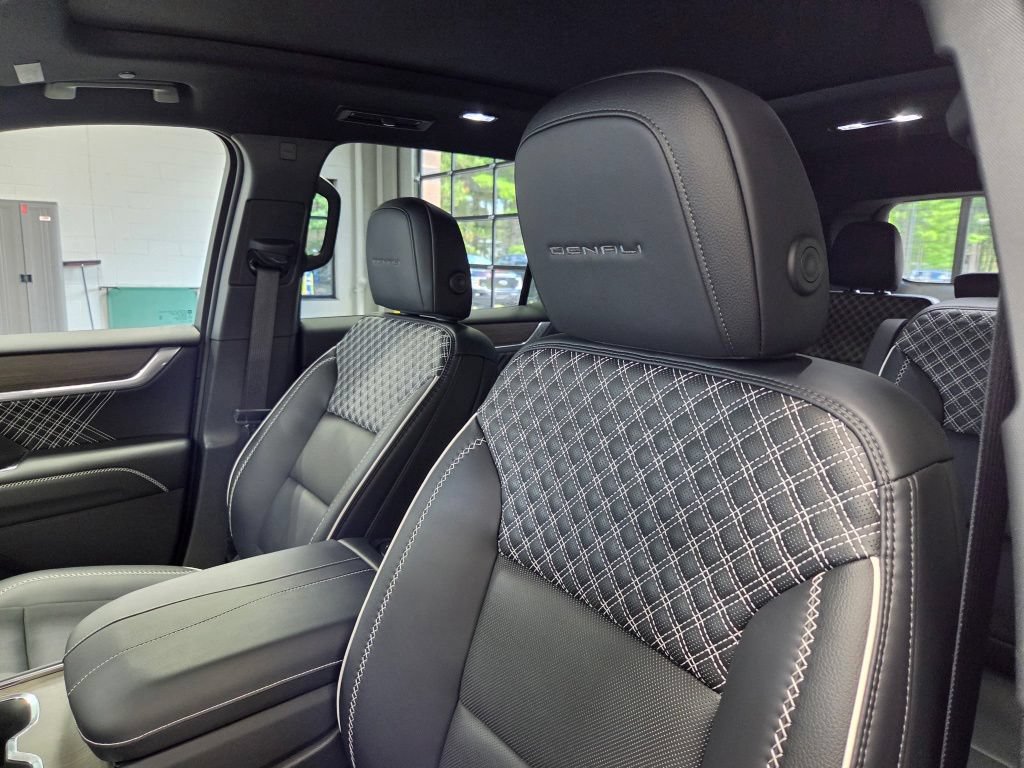 Used 2026 GMC Acadia Denali w/ LPO, Floor Liner Package AWD/4WD image 29