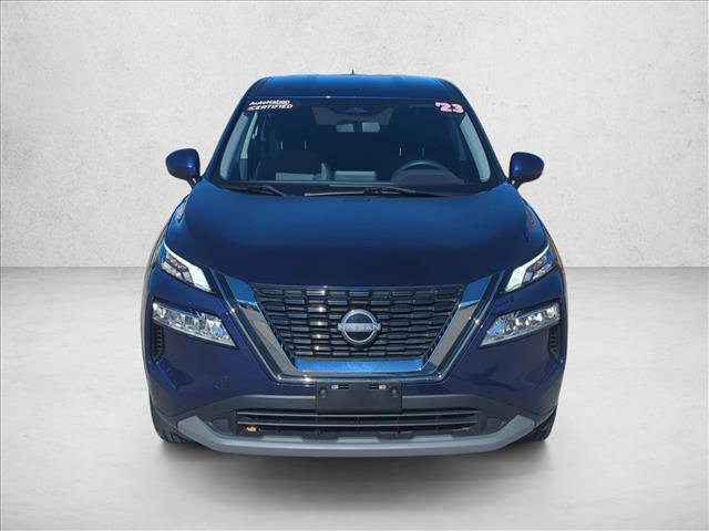 Used 2023 Nissan Rogue SV image 2