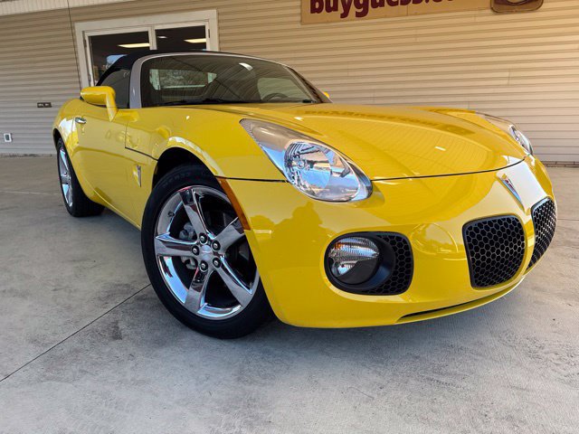 Used 2008 Pontiac Solstice GXP w/ Premium Package RWD image 2