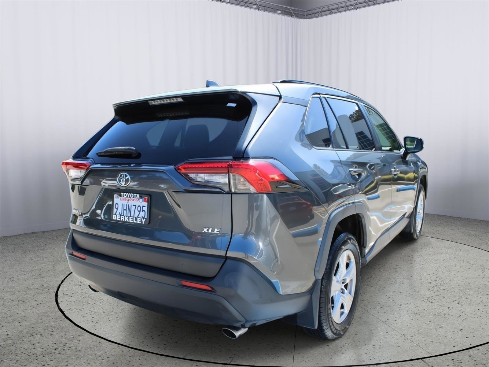 Used 2020 Toyota RAV4 XLE w/ Carpet Mat Package FWD image 8