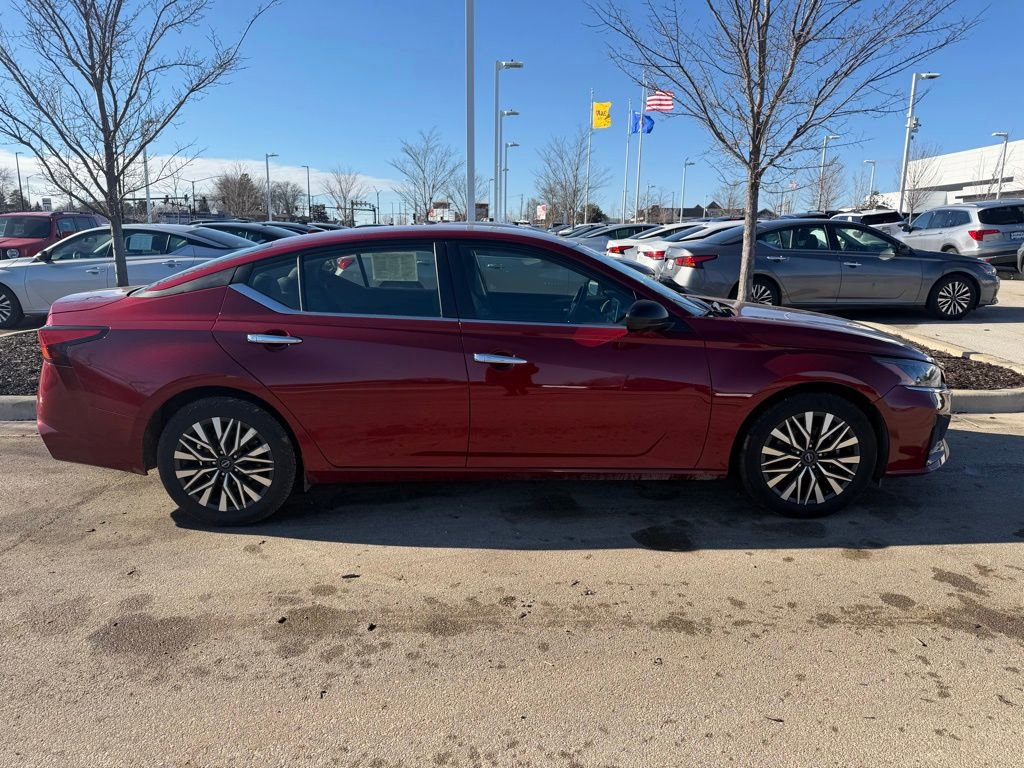 Used 2024 Nissan Altima 2.5 SV image 3