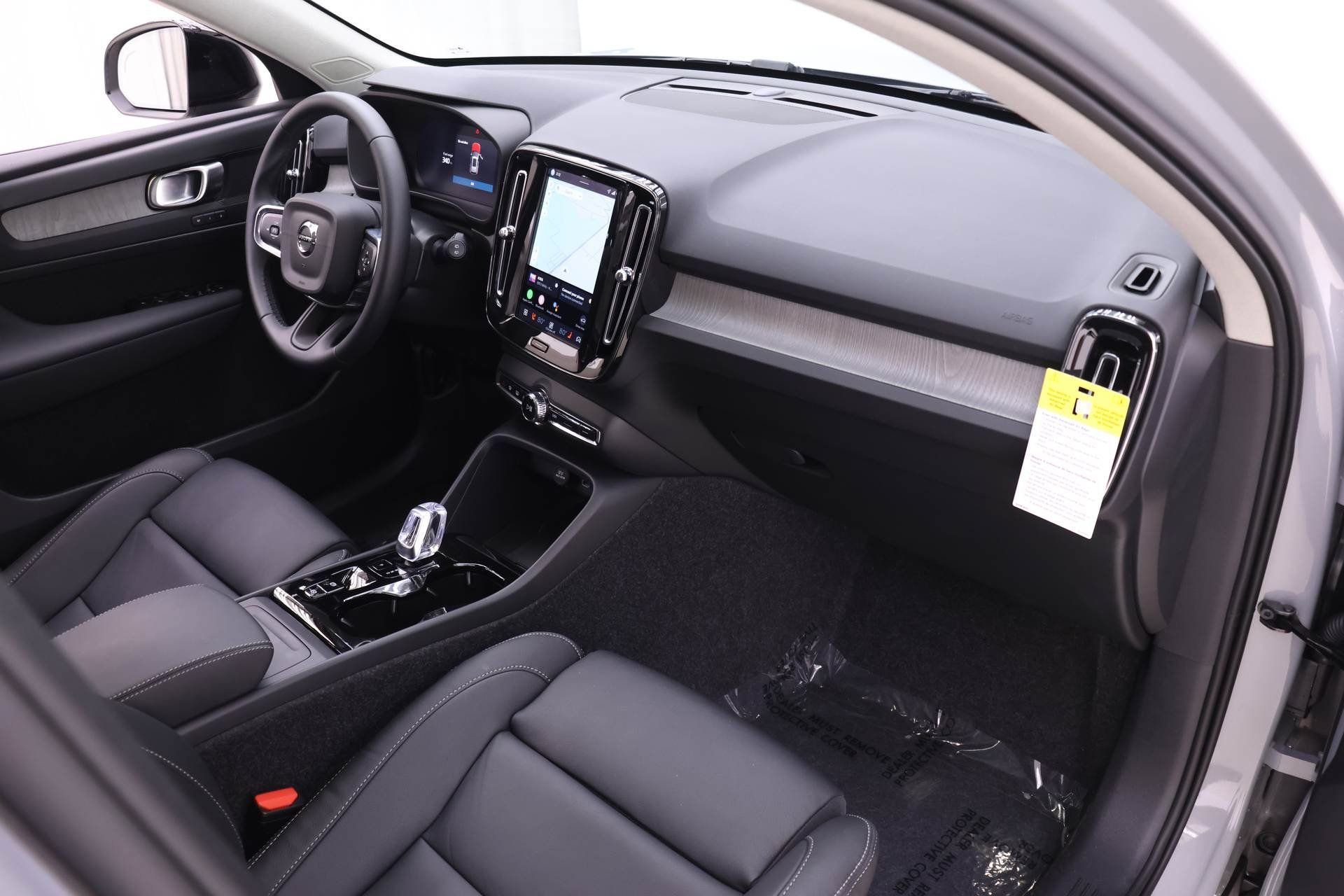 New 2026 Volvo XC40 B5 Plus w/ Protection Package Premier AWD/4WD image 24