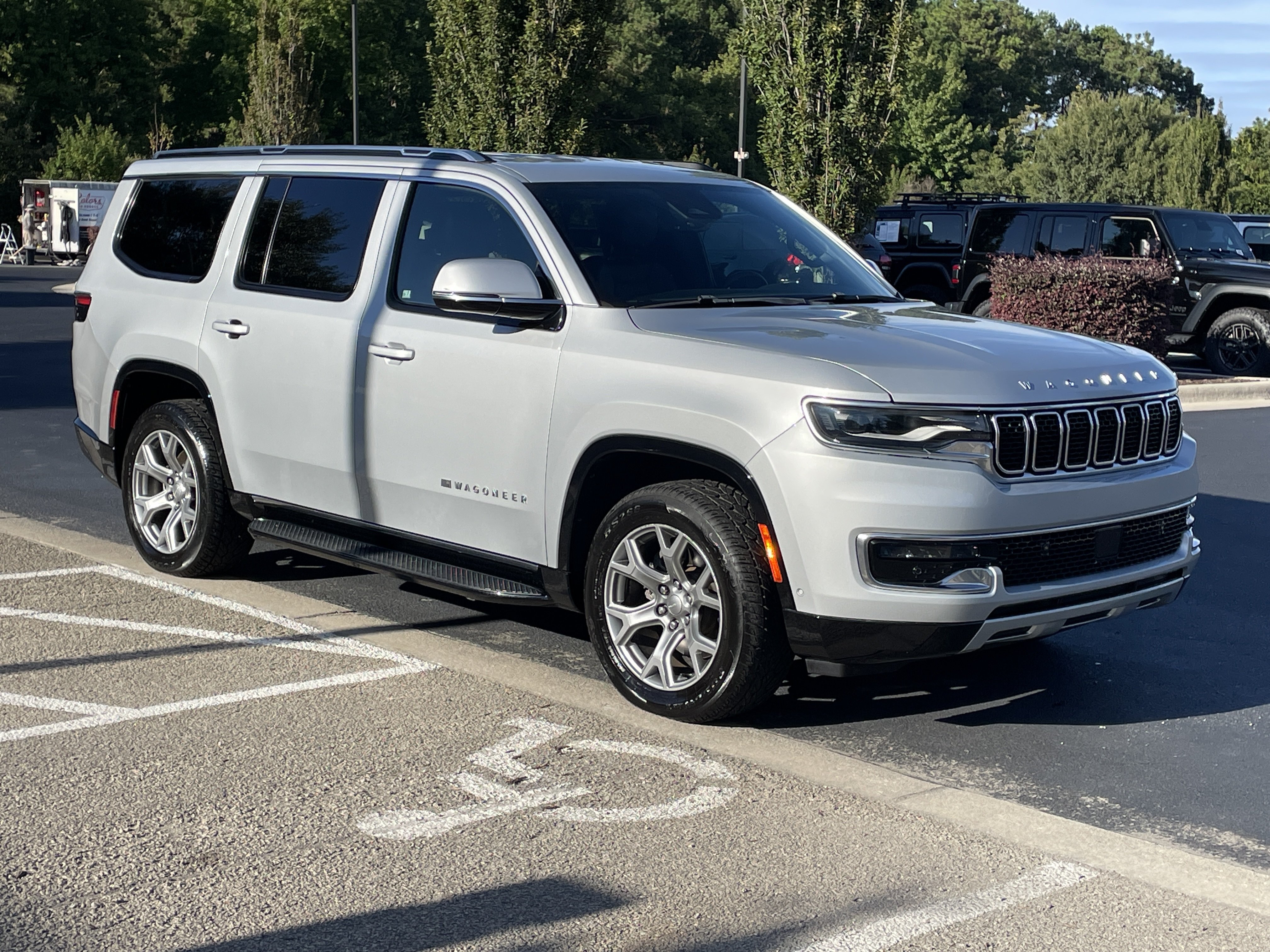 Used 2022 Jeep Wagoneer Series II RWD image 2