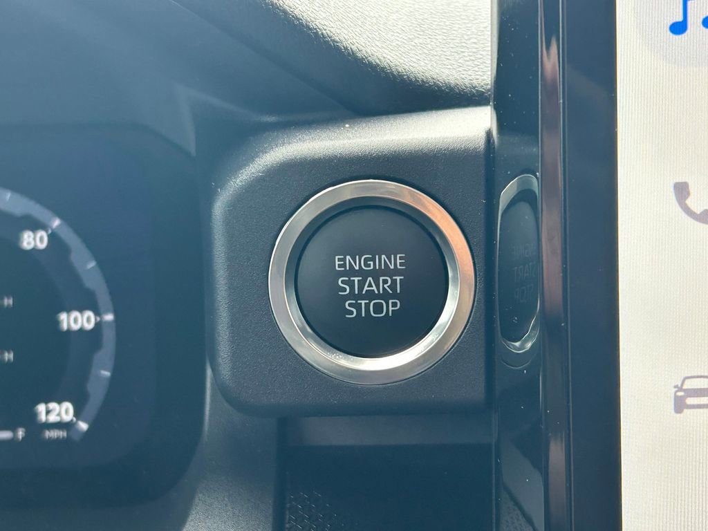 Used 2025 Toyota 4Runner Limited image 35