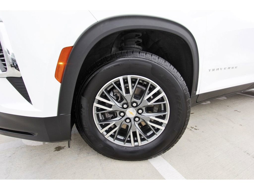 Used 2025 Chevrolet Traverse LT image 30