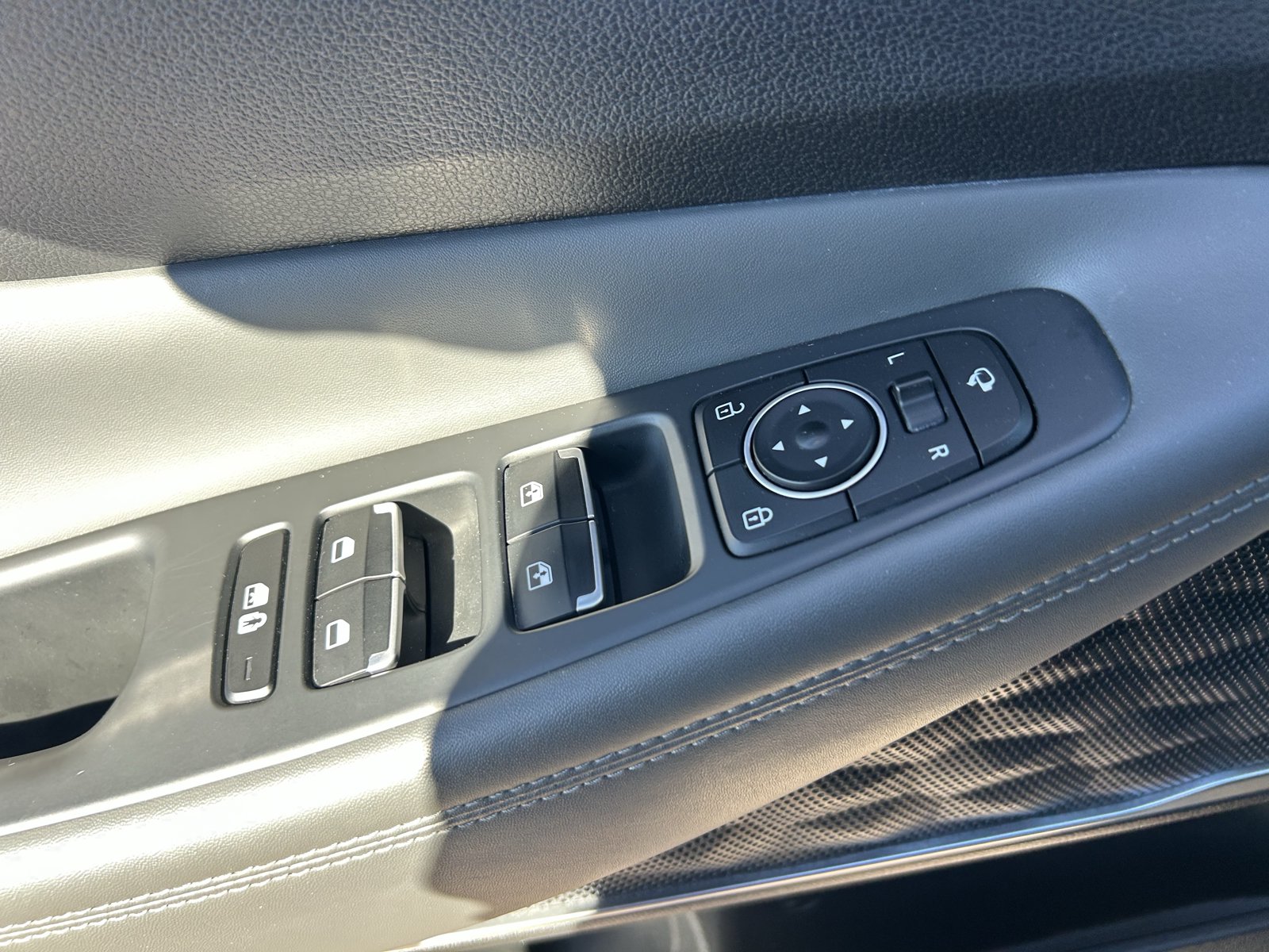 Used 2023 Hyundai Santa Fe Limited FWD image 31