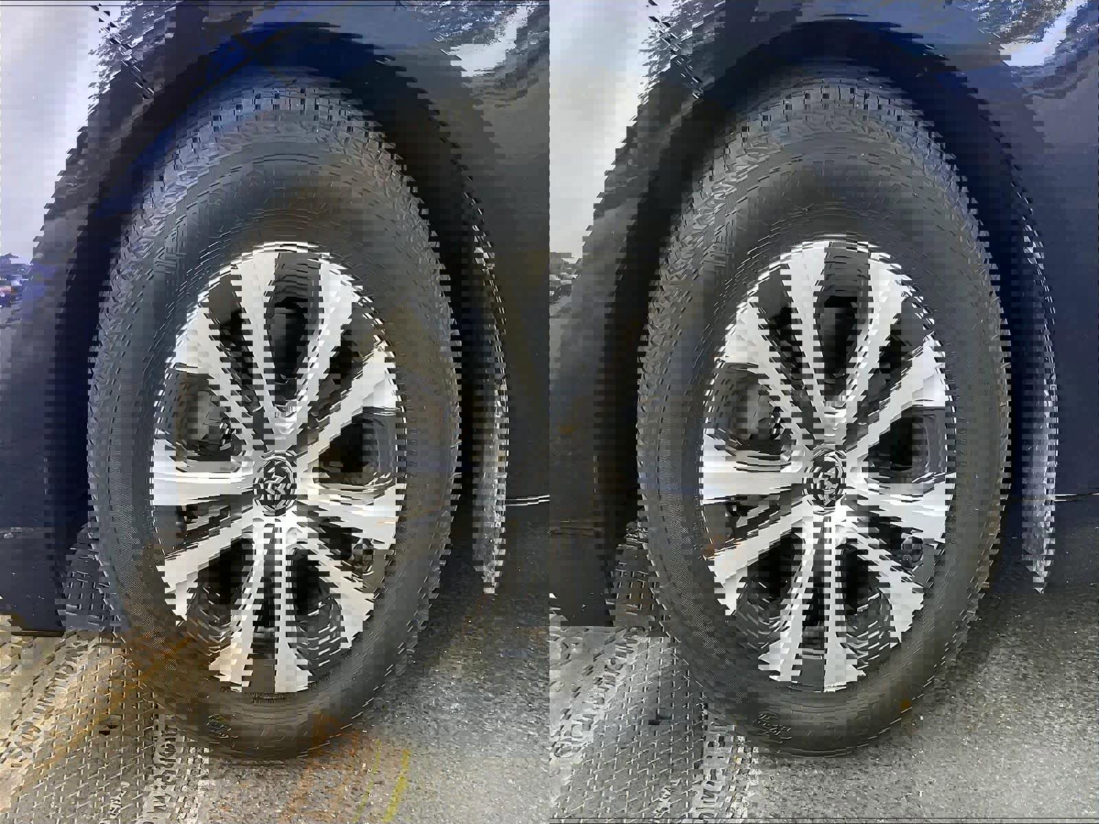 Used 2022 Toyota Corolla LE image 11