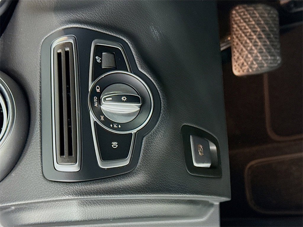 Used 2021 Mercedes-Benz C 300 4MATIC Sedan image 11