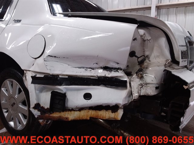 Used 2005 Lincoln Town Car Executive image 17